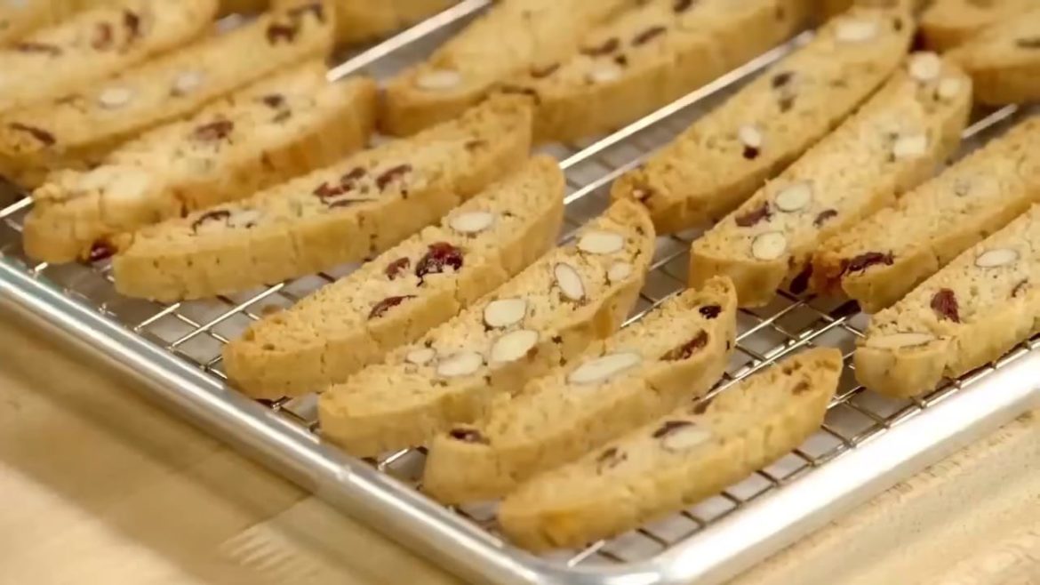 Cómo Hacer Biscotti de Almendras y Arándanos