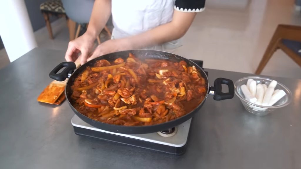 DAK GALBI Hasta como Freir el Arroz Frito 4